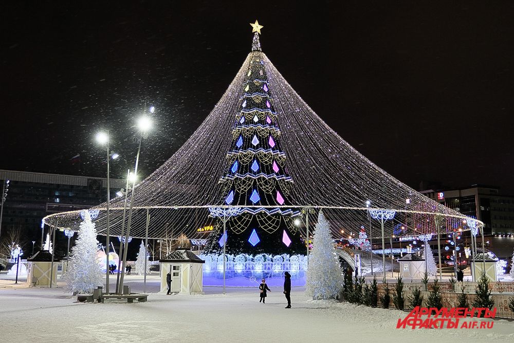 Ледовый парк «Новогодье» на эспланаде в Перми.