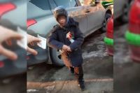 Судьба мальчика, мывшего за деньги машины у "Армады", по-прежнему волнует оренбуржцев