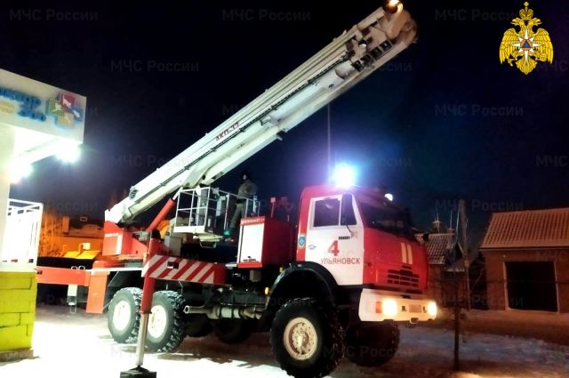 В Ульяновске 3-летний мальчик заперся в квартире, на помощь пришли пожарные
