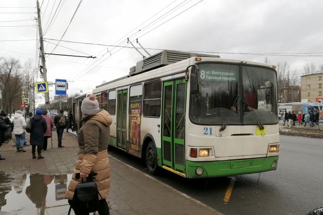 Утром 27 декабря в центре Ярославля встали троллейбусы