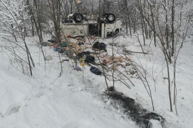 В Ростовской области машина съехала в кювет и опрокинулась