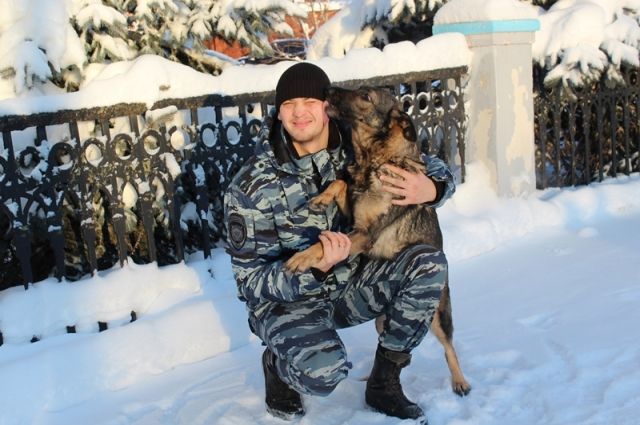 В Прикамье полицейский на спине вынес из леса найденного замёрзшего мужчину