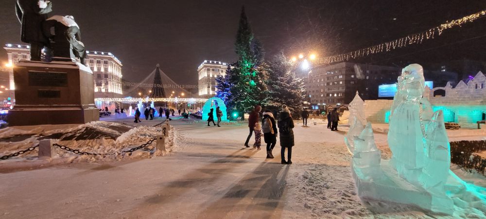 Погода в верхней пышме 2024. Ледовый городок Нижний Тагил. Ледовый городок в Карпинске в 2023 году фото. Нижняя Салда ледовая Арена. Где в верхней Салде будет Ледовый городок и большая ёлка.