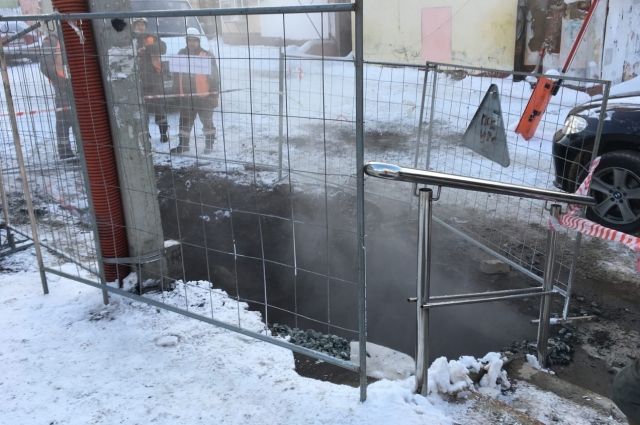 В центре Перми ведутся аварийные работы по ремонту теплосети