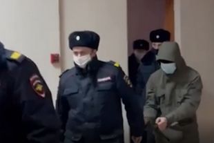 Суд отправил стрелявшего доктора под арест.