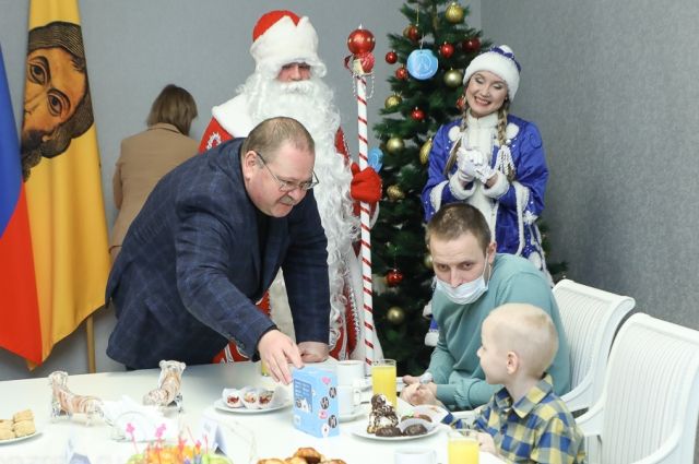 Олег Мельниченко выполнил новогоднее обещание и вручил детям подарки