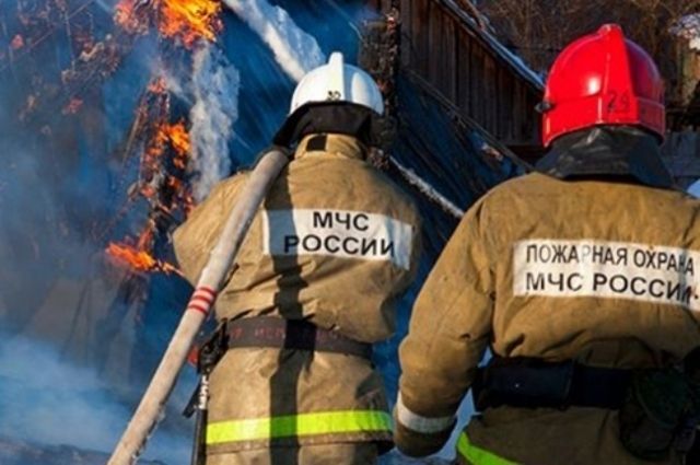 Во Фрунзенском районе Саратова сгорел дом на 4 квартиры