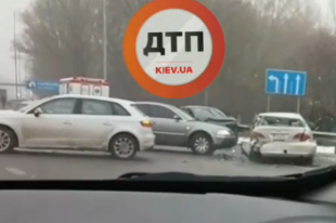 Под Киевом столкнулись четыре авто: движение затруднено, есть пострадавшие
