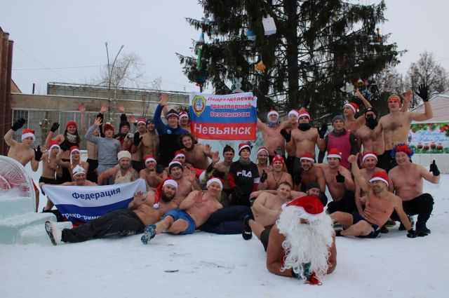 Такая традиция. Каждый год 31 декабря по Невьянску бегут спортсмены-Морозы