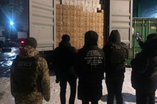 Сигареты на восемь млн гривен: в Одесском порту обнаружили контрабанду