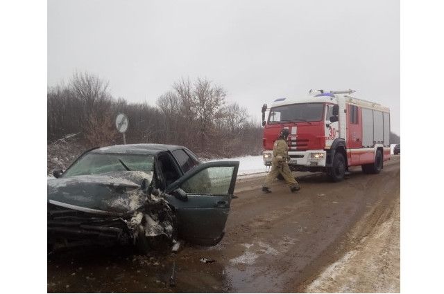 Семь человек пострадали в лобовом ДТП в Липецкой области