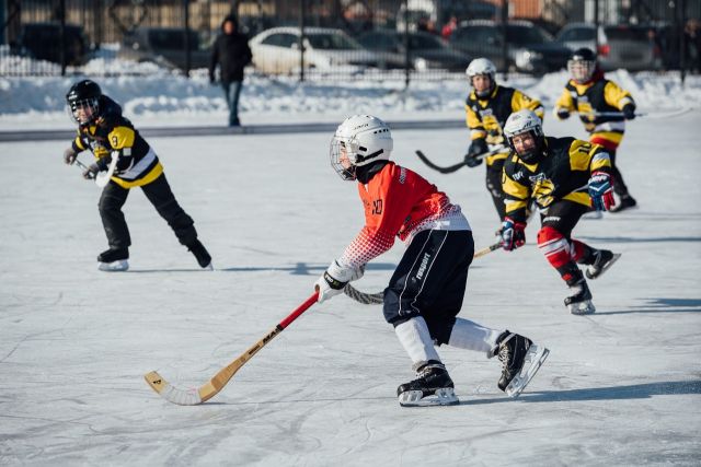 Товарищеские матчи по хоккею с мячом пройдут в округах Иркутска в праздники