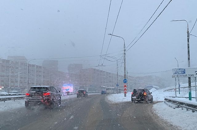 О снегопадах и потеплении предупреждают свердловчан в ГИБДД