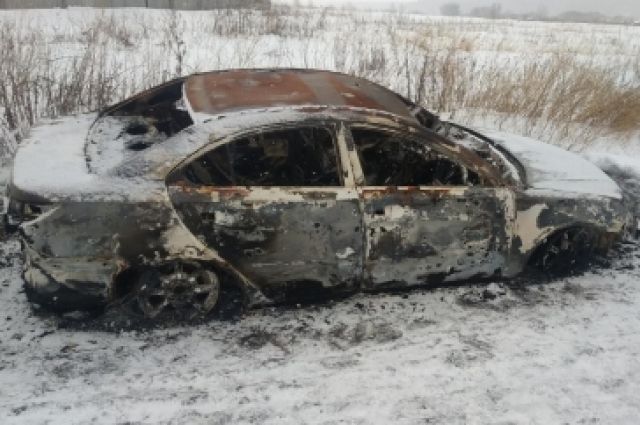 В Каменском районе обнаружен автомобиль с телом сгоревшего мужчины