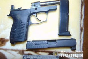 В Черкасской области мужчина выстрелил знакомому в ногу из-за долга