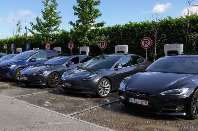 Tesla продала рекордное число эклектрокаров в IV квартале 2021 года