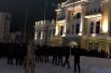 В Уральске (Северный Казахстан) люди готовятся штурмовать администрацию. По сообщениям соцсетей, в толпе кричат мусульманский лозунг. 