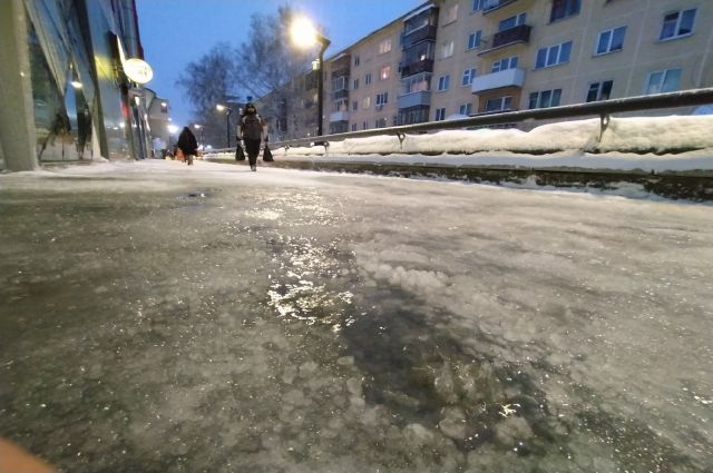 За сутки с улиц Оренбурга вывезли около 10 000 кубометров снега