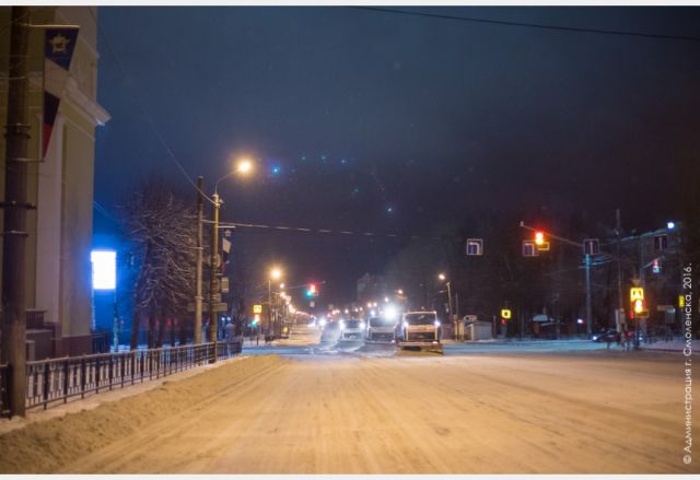 Последствия большого снегопада устраняют в Смоленске