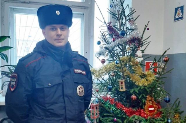 Полицейский не дал жительнице Вологодской области попасть в руки мошенника