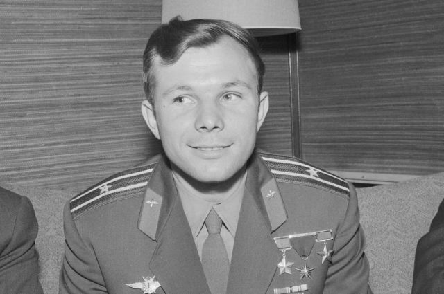 Юрий Гагарин 57 лет назад посетил Саратов вместе с женой