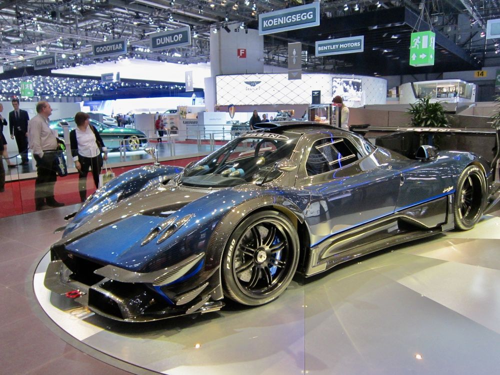Автомобиль Pagani Zonda R — среднемоторный спортивный автомобиль, созданный итальянской компанией Pagani Automobili