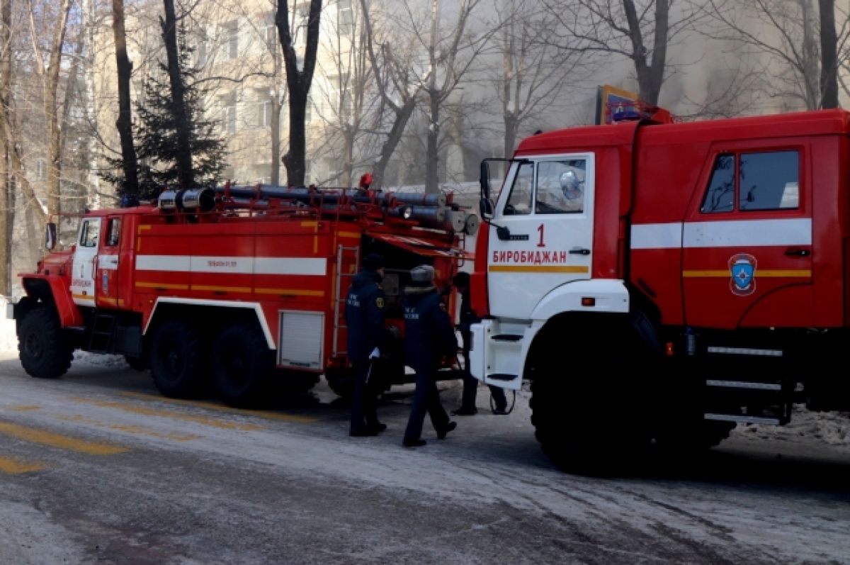 Житель Биробиджана снегом потушил пожар в своем доме | АиФ Хабаровск