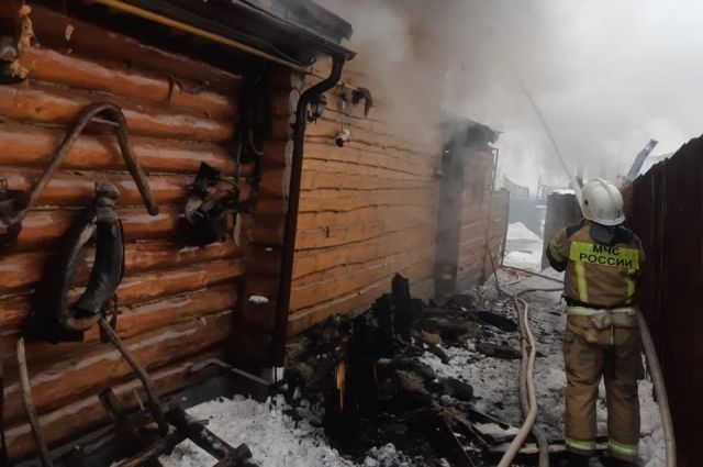 18 человек тушили пожар в банном комплексе «Ляпота» под Пензой