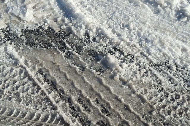 Дороги в Челябинске обработают солью