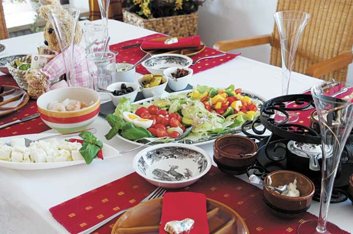 Отмечаем Новый год: «русские салаты» к праздничному столу