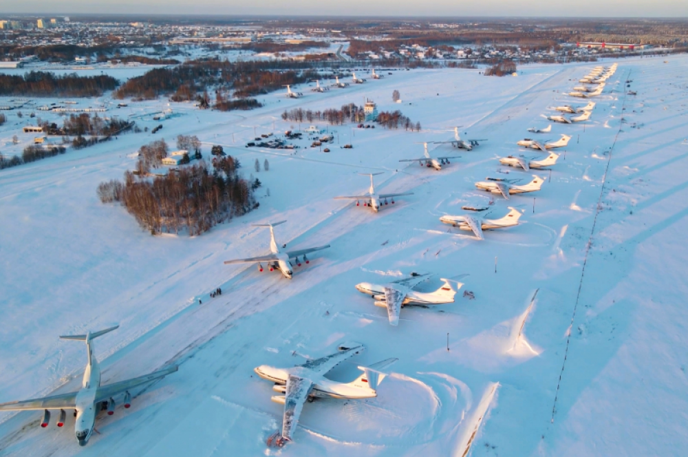 Самолеты Ил-76 Минобороны РФ на аэродроме в Ивановской области.