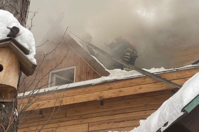 Пожар охватил территорию известного банного комплекса в Екатеринбурге