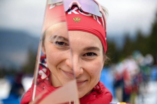 Наталья Непряева (Россия), завоевавшая 1-е место в общем зачете на соревнованиях по лыжным гонкам 