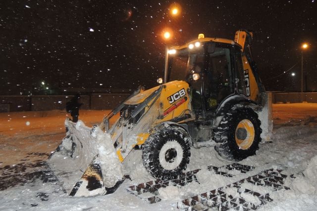  За прошедшую ночь дорожники вывезли 15 тысяч кубометров снега.