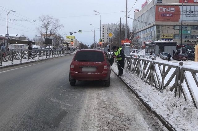 9-летняя девочка попала под машину на пешеходном переходе в Екатеринбурге