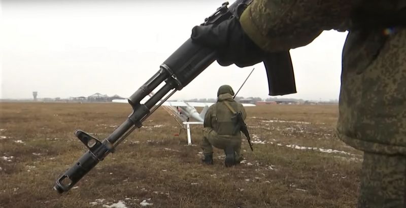 Военнослужащие из состава российского контингента миротворческих сил ОДКБ