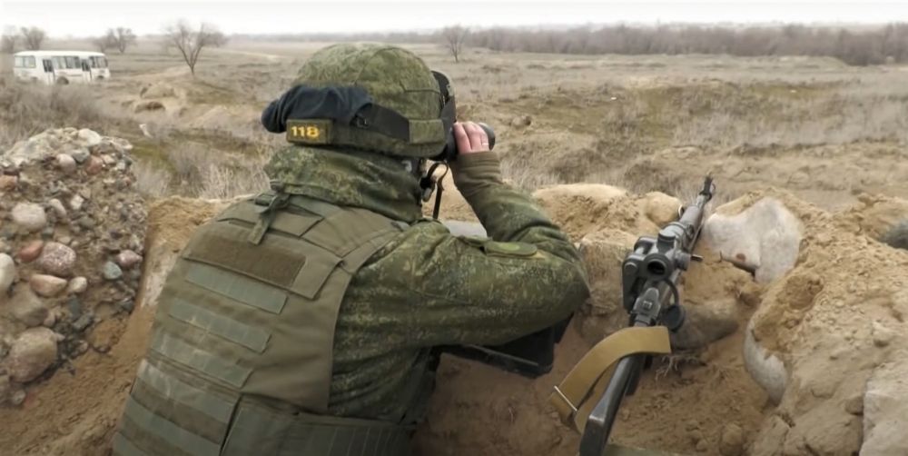 Военнослужащий из состава контингента миротворческих сил ОДКБ