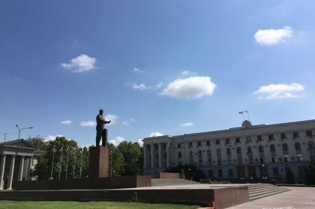 Власти Симферополя обещают завершение ремонта площади Ленина в январе
