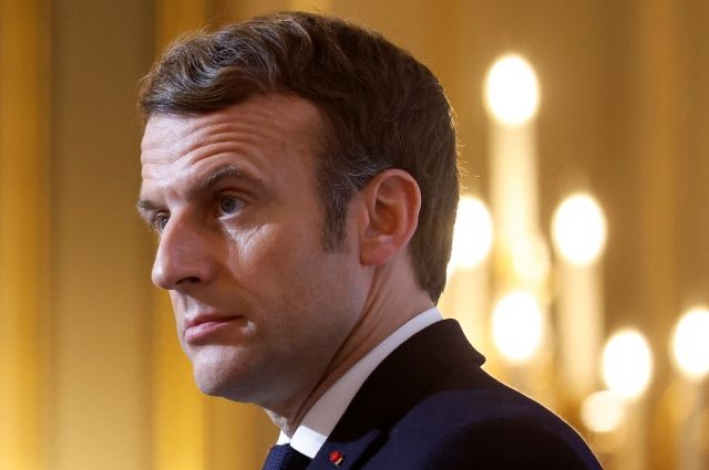Макрон заявил, что Франция выступает за поддержание каналов диалога с РФ