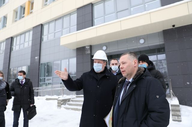Михаил Евраев проконтролировал строительство объектов здравоохранения