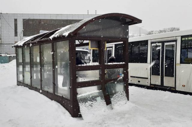 В Петропавловске вандалы «оторвались» на автобусных остановках
