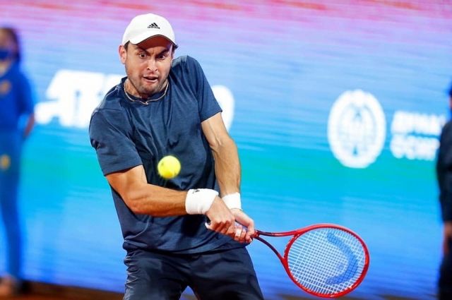 Теннисист Карацев вышел в четвертьфинал турнира ATP в Сиднее