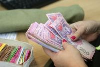 В Украине предложили увеличить зарплату чиновникам: документы