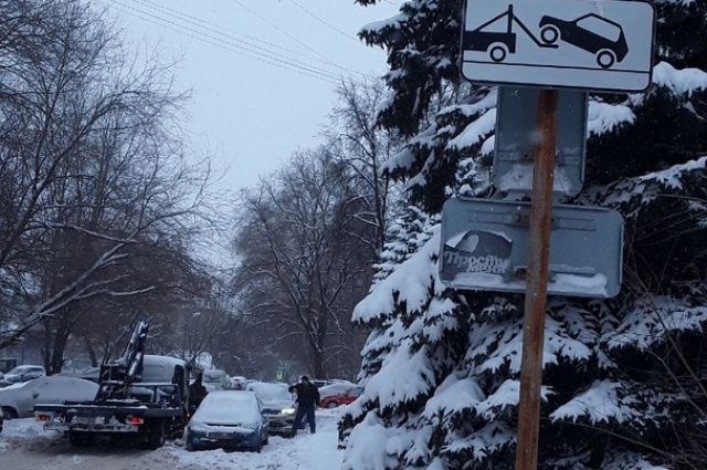 В Рязани эвакуируют мешающие уборке снега автомобили