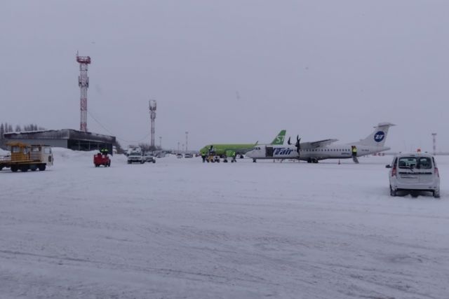Аэропорт Краснодара закрыли из-за снегопада, на вылет задержаны 13 рейсов