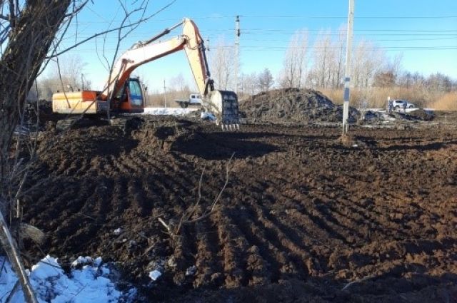 В Новосергиевком районе на земли сельхозназначения разлилась нефть. 