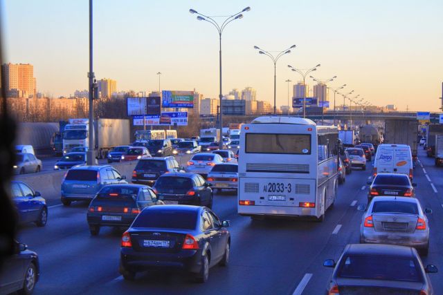 Проблема заторов на дорогах актуальна не только для Нижневартовска, но и Сургута
