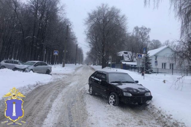 В Ульяновске ВАЗ врезался в иномарку, пострадала женщина