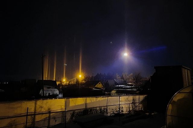 Южноуральцы в соцсети выкладывают фото световых столбов и гало
