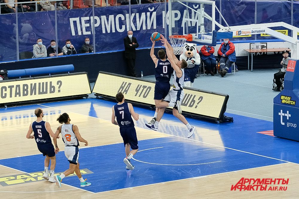 Баскетбольный матч «Парма-Париматч» - «Лейден» в Перми.